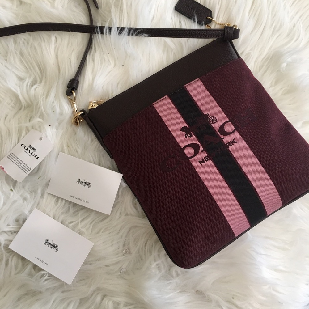 Final sale ✨COACH Kitt Horse & Carriage Messenger - Picture 3 of 8